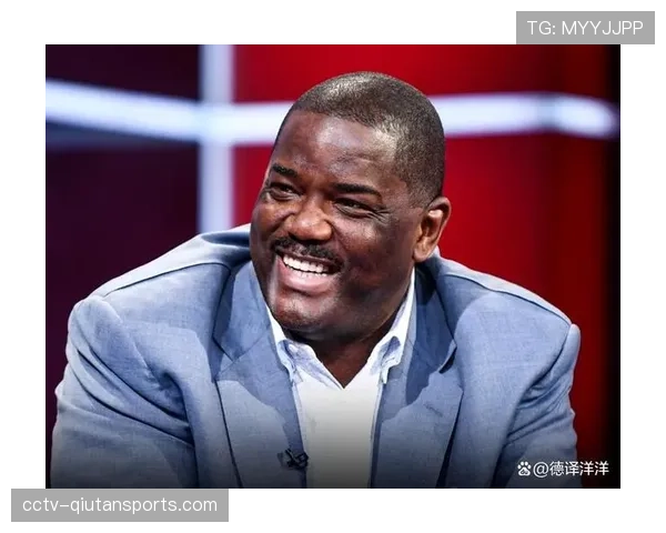 中场花絮:鹈鹕主场为名宿举办球衣退役仪式,全场起立致敬 中场花絮:鹈鹕主场为名宿举办球衣退役仪式,全场起立致敬