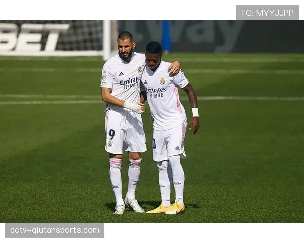 半决赛首回合:巴黎圣日耳曼2-2战平皇马,维尼修斯、贝林厄姆建功 半决赛首回合:巴黎圣日耳曼2-2战平皇马,维尼修斯、贝林厄姆建功